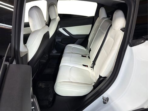 Used 2021 Tesla Model Y Long Range image 10