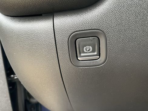 Used 2019 Chevrolet Silverado 1500 Custom w/ Custom Value Package image 38