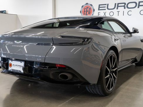 Used 2018 Aston Martin DB11 V12 RWD image 24