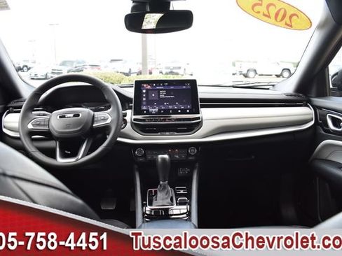 Used 2025 Jeep Compass Limited AWD/4WD image 3
