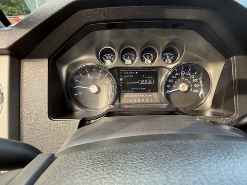 Used 2014 Ford F250 Lariat w/ Lariat Interior Package image 54