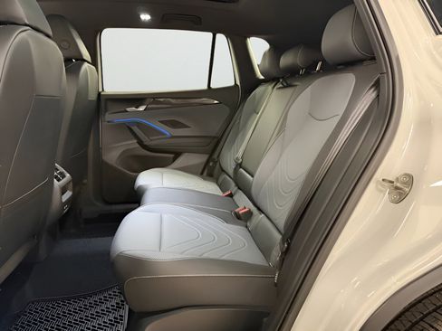 New 2026 Volkswagen Tiguan SE R-Line AWD/4WD image 18