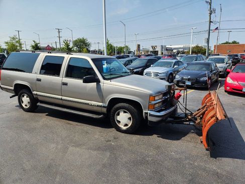 Used 1999 Chevrolet Suburban 4WD w/ Preferred Equipment Group 2 image 9