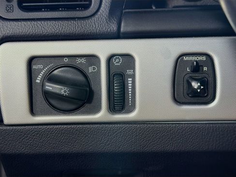Used 2005 Ford Thunderbird RWD image 18