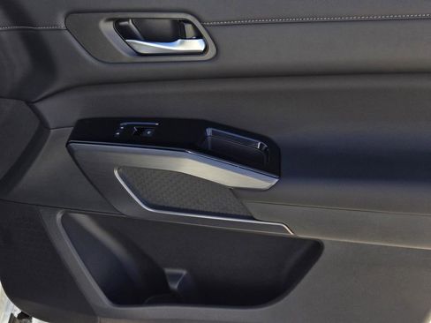 New 2026 Nissan Pathfinder SL image 8