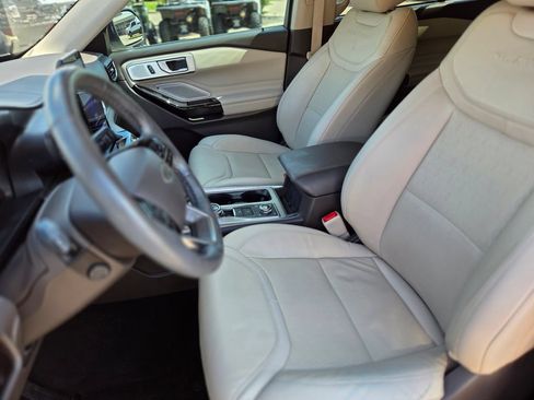 Used 2023 Ford Explorer Platinum w/ Technology Package AWD/4WD image 20