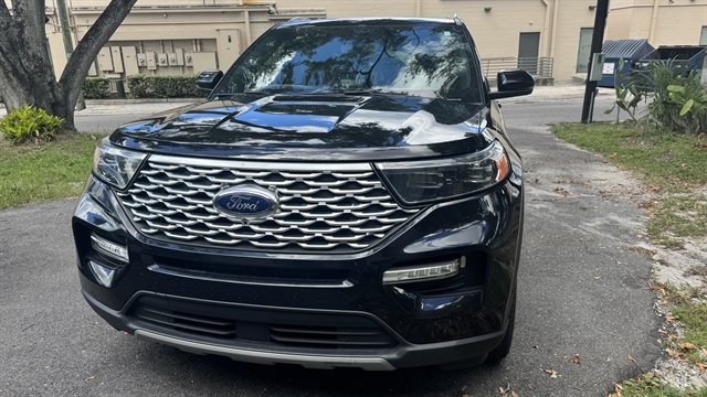 Used 2021 Ford Explorer Platinum w/ Equipment Group 601A AWD/4WD image 3
