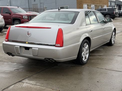 Used 2007 Cadillac DTS Luxury I w/ Sun And Sound Package image 5