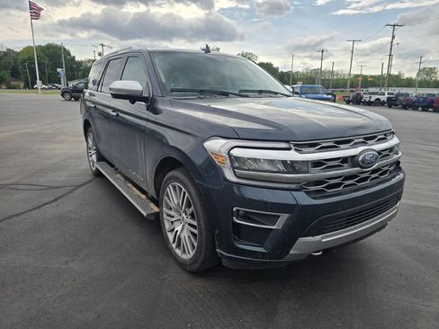 Used 2022 Ford Expedition Platinum AWD/4WD image 2