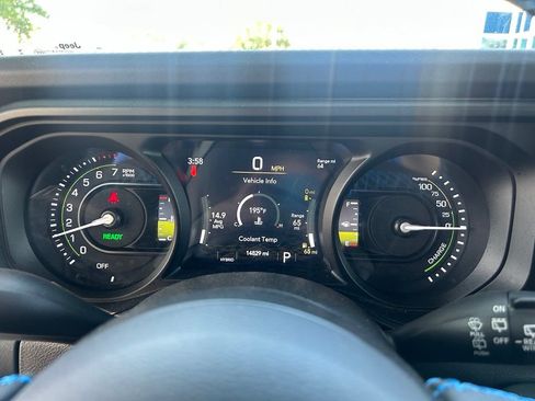 Used 2025 Jeep Wrangler Unlimited Rubicon 4xe w/ Convenience Group AWD/4WD image 18