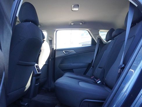 Used 2025 Kia Sportage LX image 31