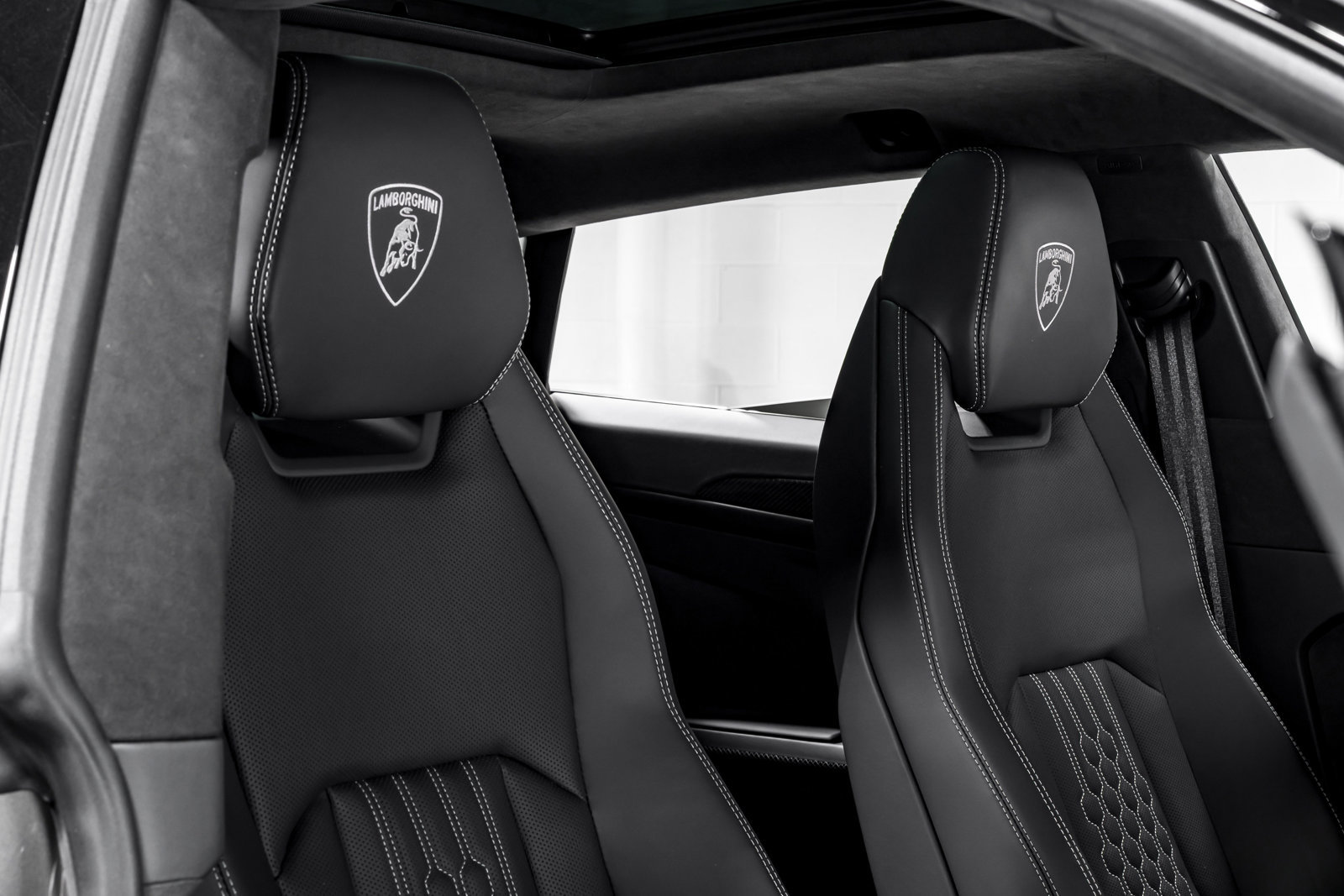 Used 2026 Lamborghini Urus SE AWD/4WD image 40