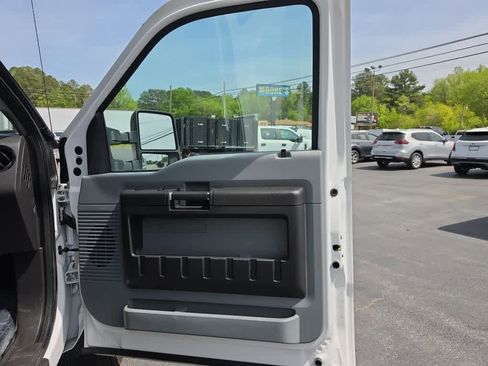 Used 2016 Ford F550 2WD Crew Cab Super Duty image 27