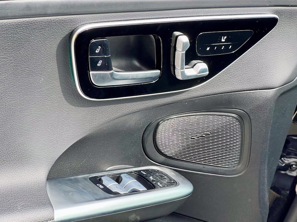 Certified 2023 Mercedes-Benz C 300 4MATIC Sedan image 11