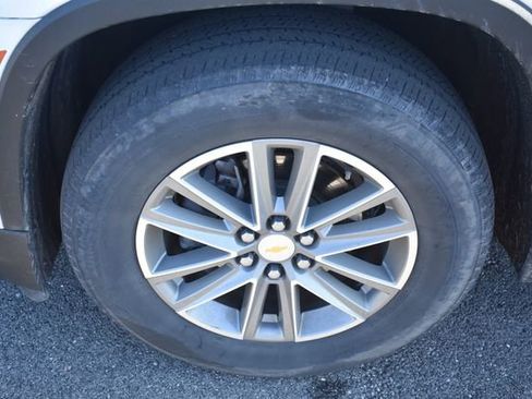 Used 2023 Chevrolet Traverse LT FWD image 13