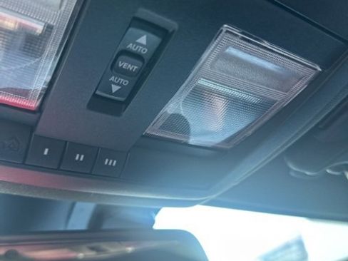 Used 2017 Dodge Challenger SRT Hellcat image 33