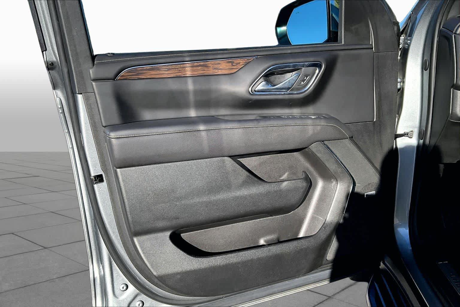Used 2023 Chevrolet Suburban Premier RWD image 24