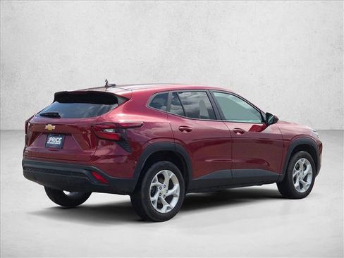 Used 2025 Chevrolet Trax LS w/ LS Convenience Package FWD image 5