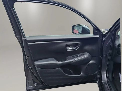 Used 2023 Honda HR-V LX image 11