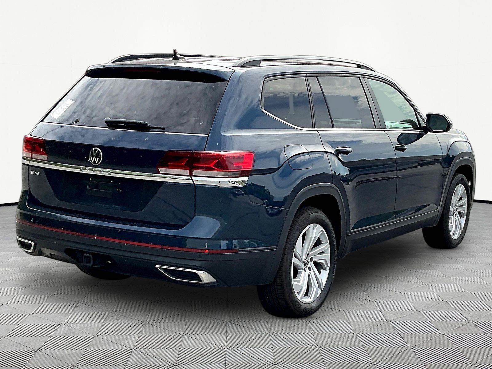 Used 2023 Volkswagen Atlas SE w/ Panoramic Sunroof Package FWD image 6