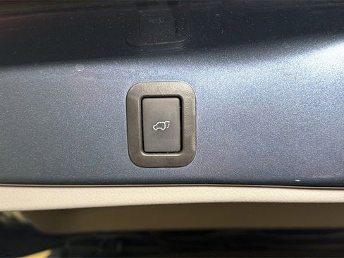 Used 2017 Toyota Highlander XLE image 17