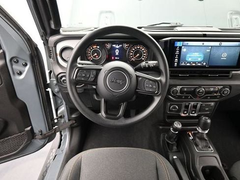 Used 2025 Jeep Wrangler Sport AWD/4WD image 27