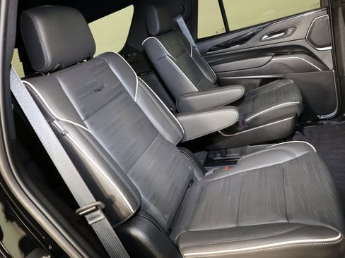 Used 2024 Cadillac Escalade Sport w/ LPO, ONYX Package image 45