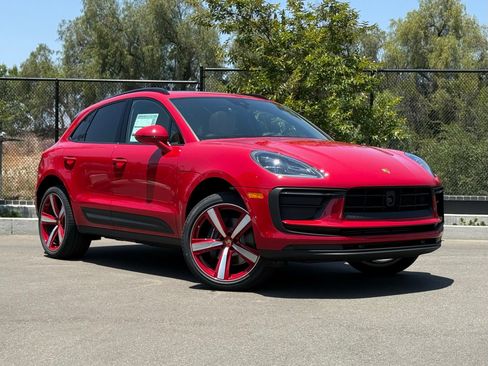 Used 2025 Porsche Macan image 9
