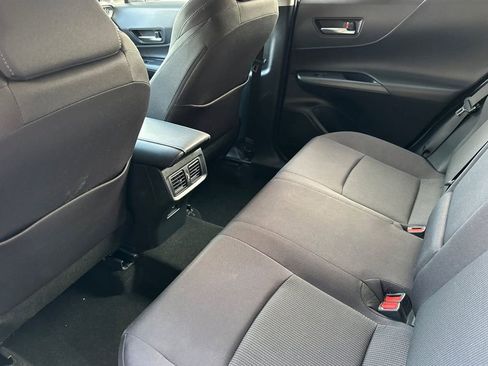 Used 2022 Toyota Venza LE image 12