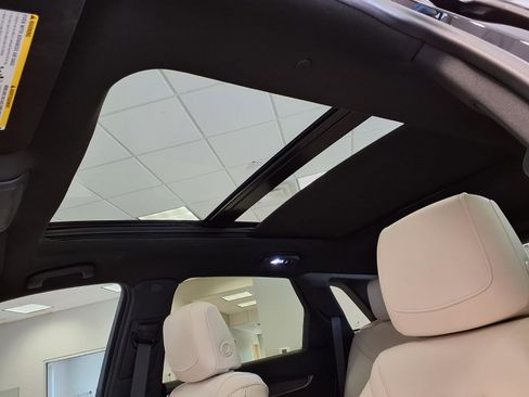 Certified 2025 Cadillac XT5 Sportv AWD/4WD image 23