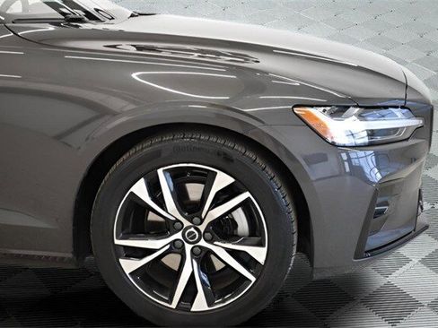 Used 2025 Volvo S60 B5 Core image 15