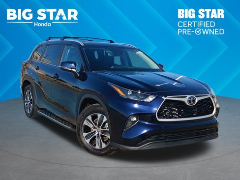 Used 2025 Toyota Highlander XLE image 1