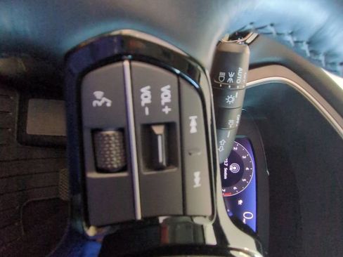 Used 2025 Honda Pilot Elite image 13