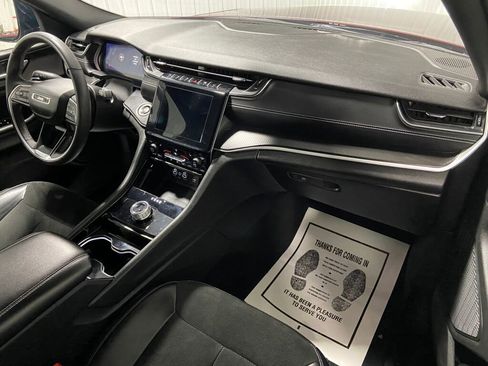 Used 2023 Jeep Grand Cherokee L Laredo image 7