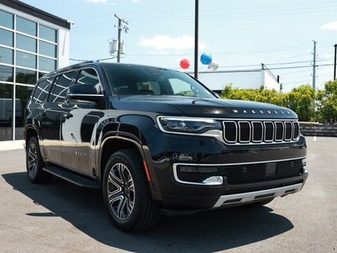 Used 2024 Jeep Wagoneer Series II w/ Flexible Seating Group RWD image 3