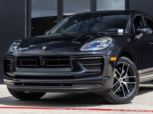 Certified 2026 Porsche Macan AWD/4WD image 7