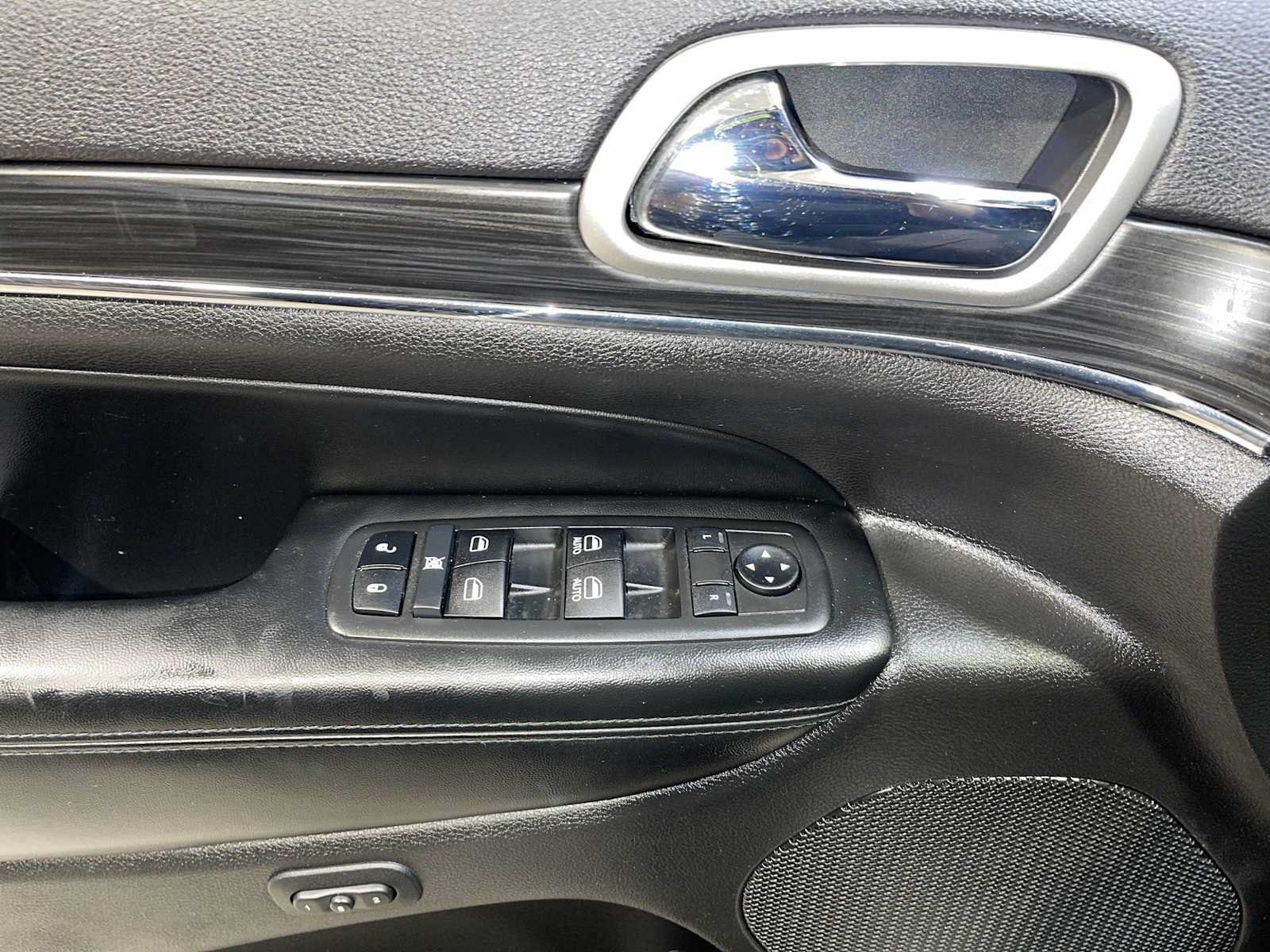 Used 2019 Jeep Grand Cherokee Limited AWD/4WD image 23