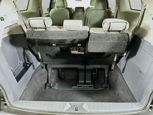 Used 2024 Toyota Sienna LE image 29