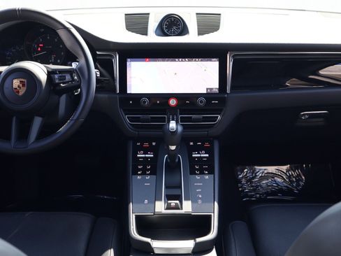 Certified 2026 Porsche Macan AWD/4WD image 20