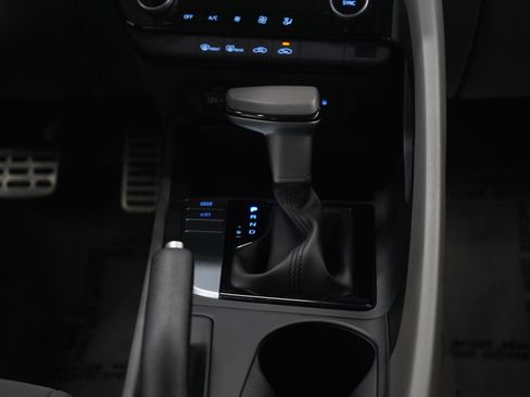 Certified 2025 Hyundai Elantra Sport FWD image 17