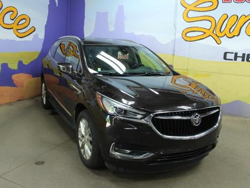 Used 2019 Buick Enclave Premium w/ Experience Buick Package AWD/4WD image 2