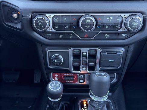 New 2025 Jeep Wrangler Unlimited Rubicon image 16