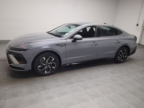 Used 2025 Hyundai Sonata SEL FWD image 2
