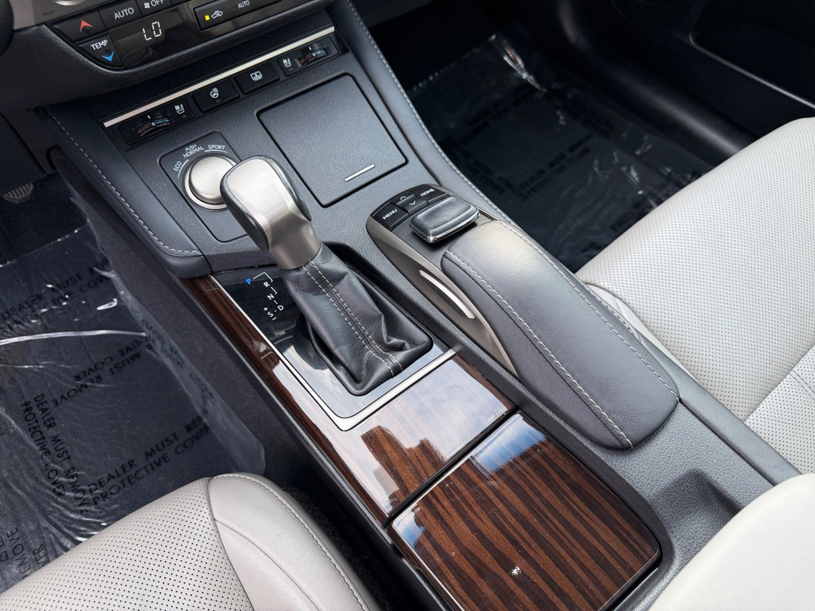 Used 2016 Lexus ES 350 w/ Luxury Package w/Wood Trim FWD image 15