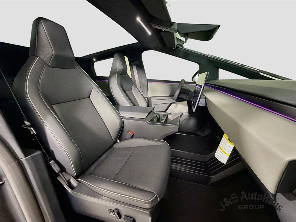 Used 2026 Tesla Cybertruck AWD Crew Cab image 35
