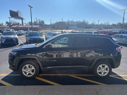 Used 2022 Jeep Compass Sport image 3