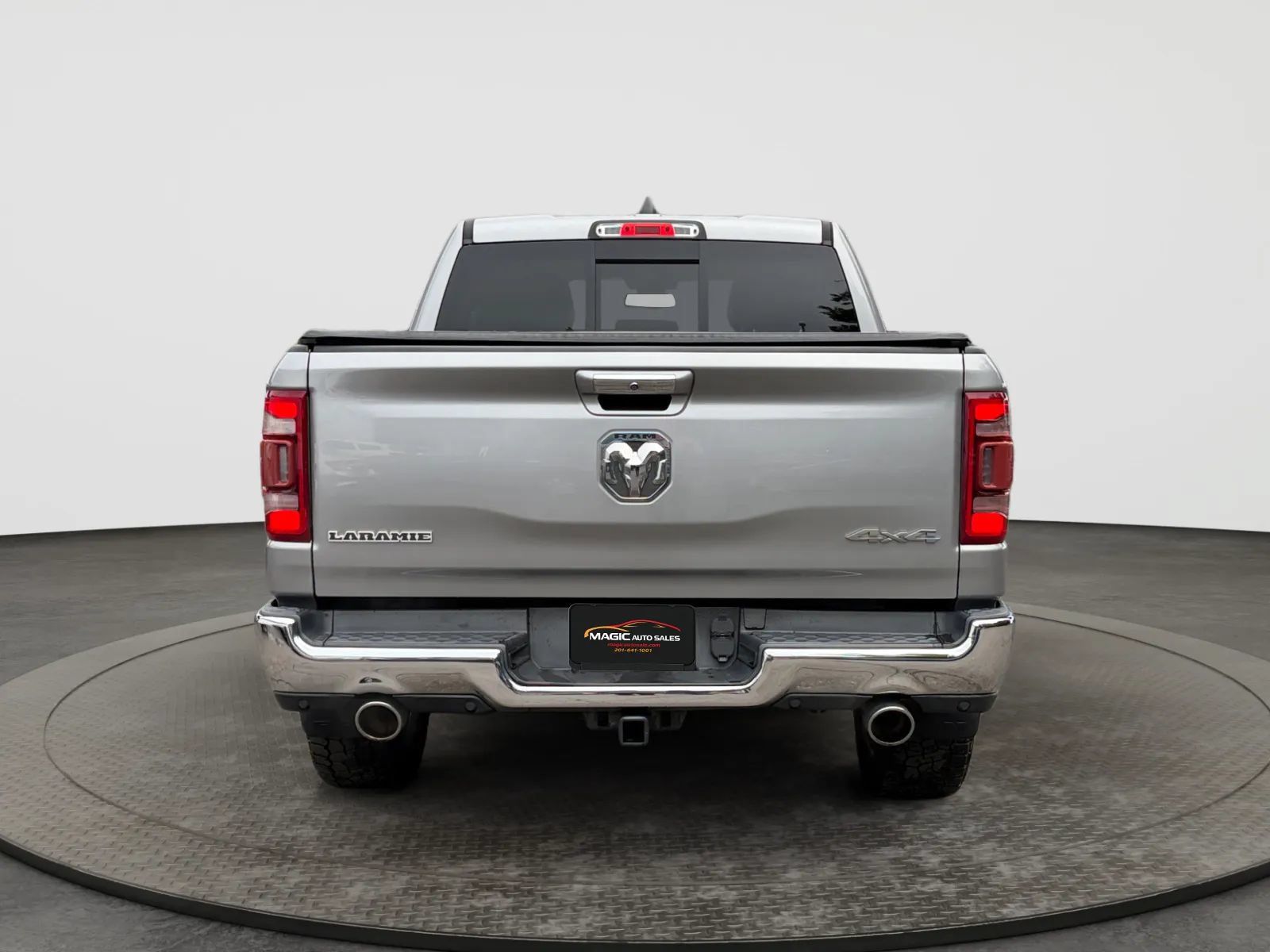 Used 2019 RAM 1500 Laramie AWD/4WD image 9