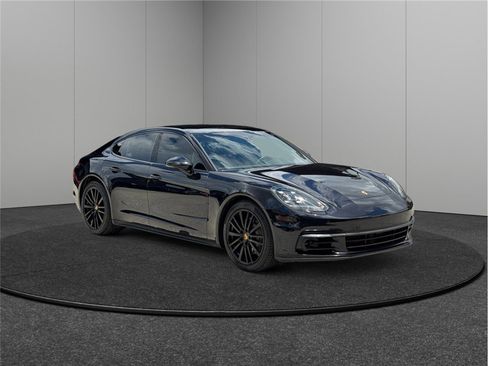 Used 2017 Porsche Panamera 4S image 1