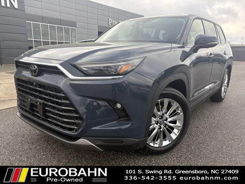 Used 2025 Toyota Grand Highlander image 1