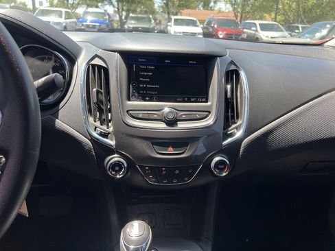 Used 2019 Chevrolet Cruze LS w/ LS Convenience Package FWD image 19